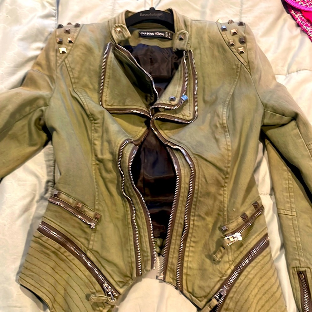 A very cool jacket with a lot of structure and details.